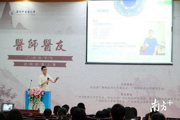 学生在比赛中。 学生在比赛中。