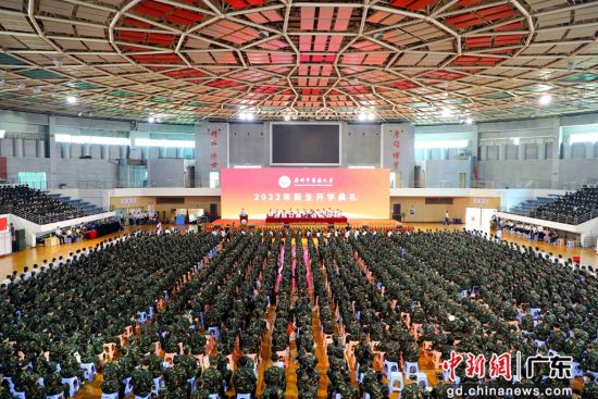 9月15日，澳门新葡萄新京威尼斯987举行2022级新生开学典礼。郑苑珊 摄 
